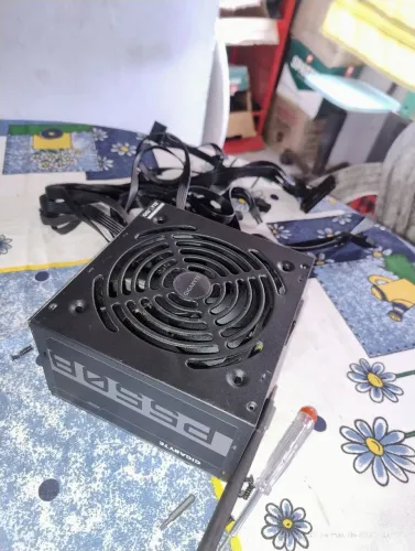 Fonte gigabyte 550w (leia a descrição)
