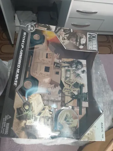 Humvee elite force 1/18 lacrado
