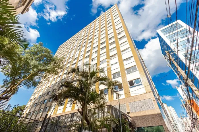 APTO REFORMADO, CONFORTÁVEL E BEM LOCALIZADO