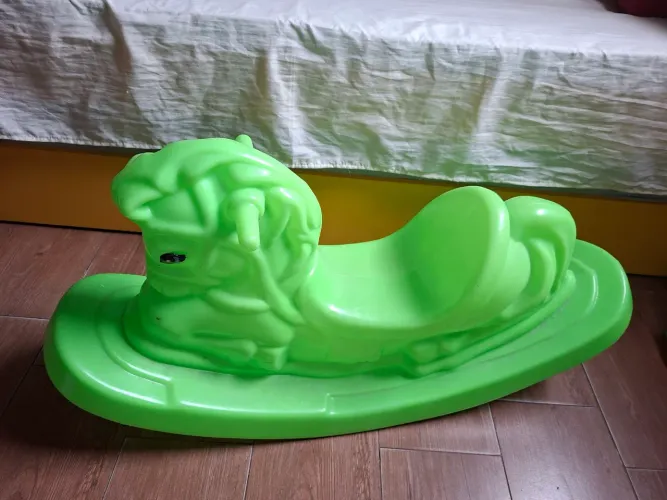 Cavalinho gangorra infantil