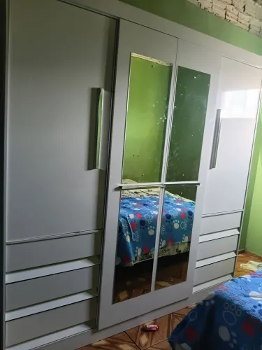 Vende-se guarda roupa novo zerado apenas 1 mes de uso