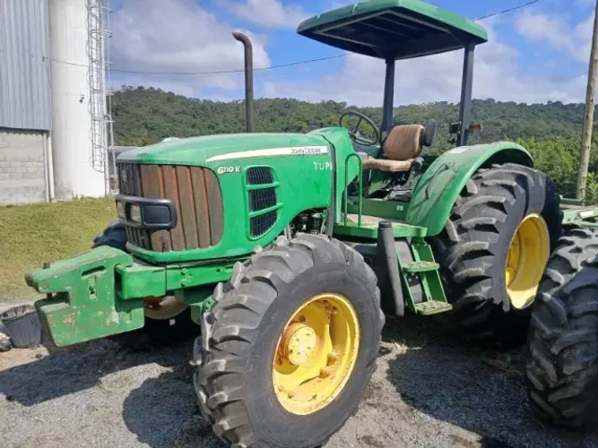 Trator Agrícola 4x4, John Deere 6110E