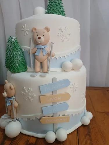 Bolo de Biscuit Tema Ursos na Neve Decorativo