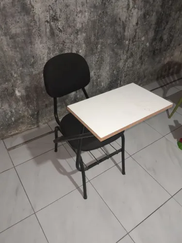 100 reais as quatro cadeiras para curso.