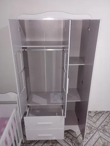 Berço e guarda roupa de bebe