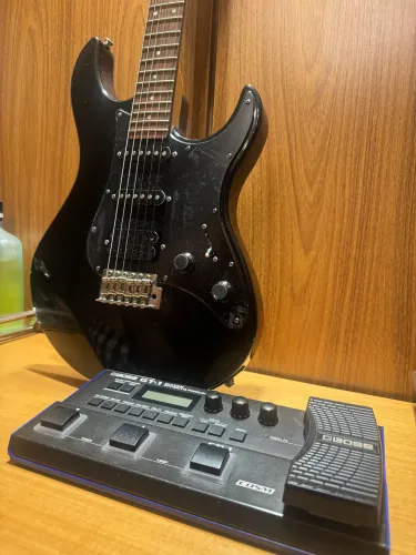Guitarra e pedaleira
