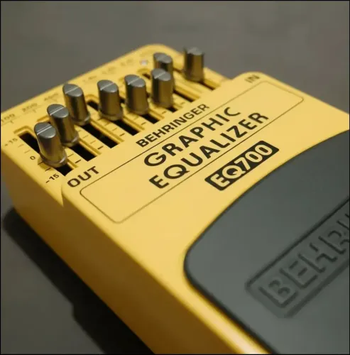 Pedal Equalizador Behringer EQ700