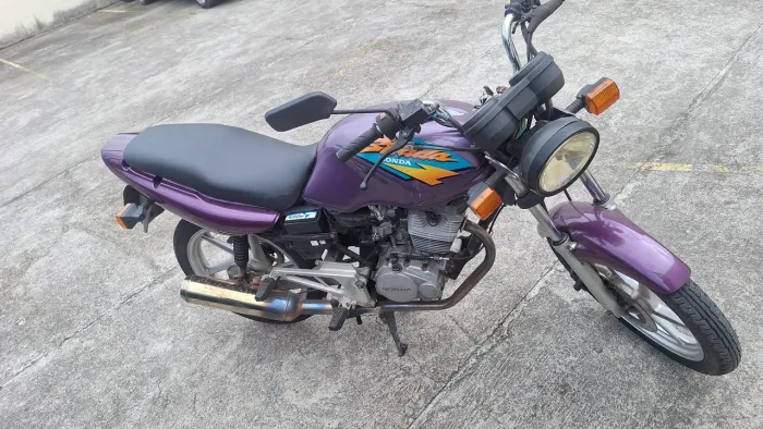 Vendo moto cbx strada 200