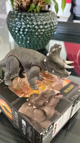 Dinossauro Mattel Jurassic World Hammond Collection Triceratops Articulado