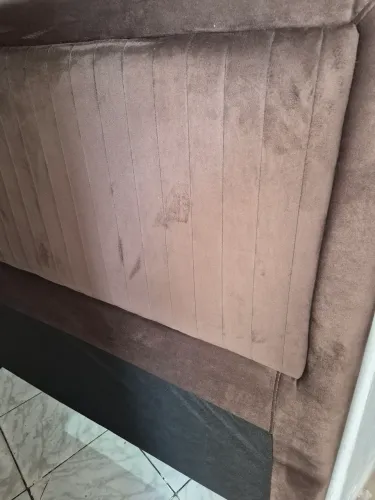 Vende-se uma cabeceira de veludo novinha, so tirei o plástico para testar e não deu certo.