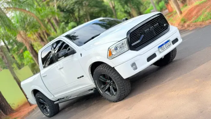 Ram Classic Laramie 5.7 V8 16V Gasolina 4X4 Aut. 2023