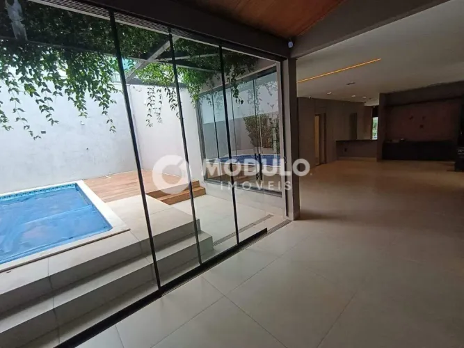 CASA RESIDENCIAL à venda, 3 quartos, 1 suíte, 3 vagas, Brasil - Uberlândia/MG