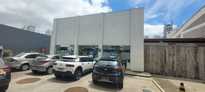 Galpão comercial com 250m² para locação no Estreito.
