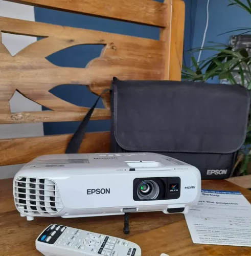 Projetor Epson Powerlite X24+ XGA HD, 3500 Lumens.