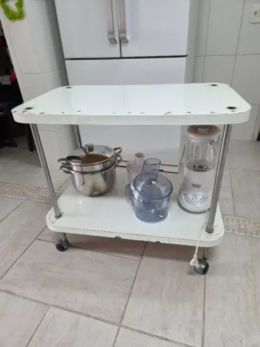 Mesa Carrinho de madeira e fórmica branca
