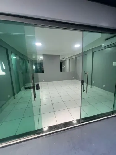 ALUGA-SE SALAS E LOJAS COMERCIAIS - CENTRO DA CIDADE ALTA.
