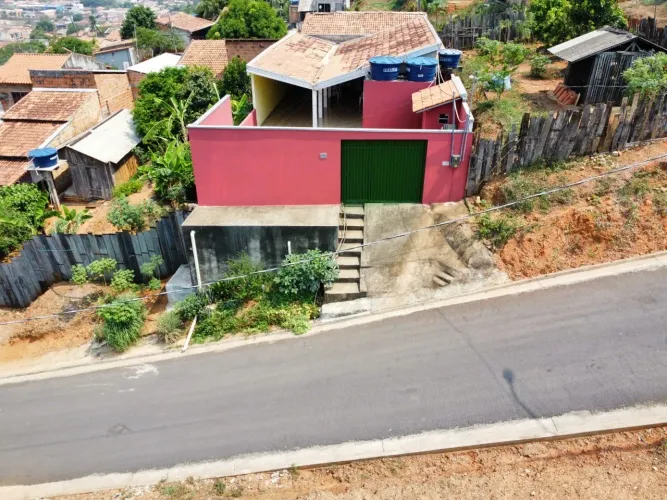 Casa e dois lotes laterais