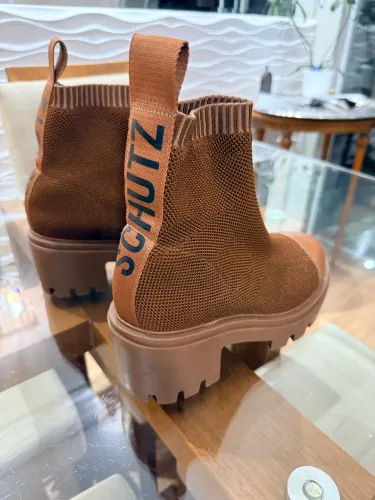 Bota Schutz 34