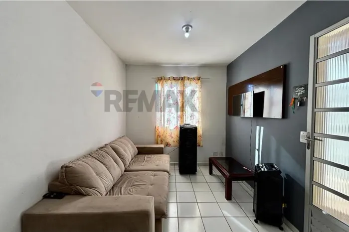 Casa 2 dormitórios no Hélio Nicolai, 2 vagas, 1 banheiros, aceita financiamento, apenas R$