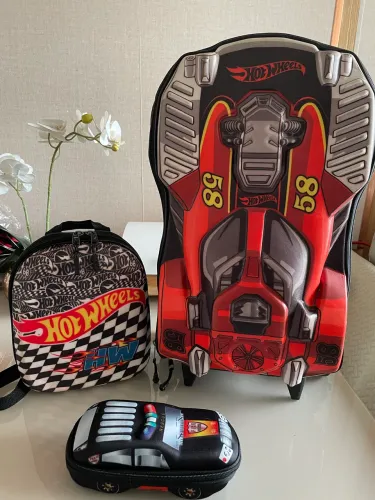 Mochila Escolar Diplomata Hot Wheels 3D + Lancheira + Estojo