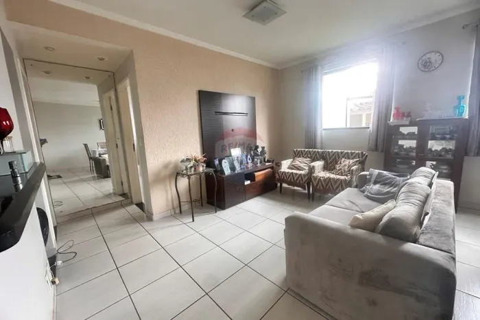 Apartamento Térreo no Cond. Parque dos Pequiás I