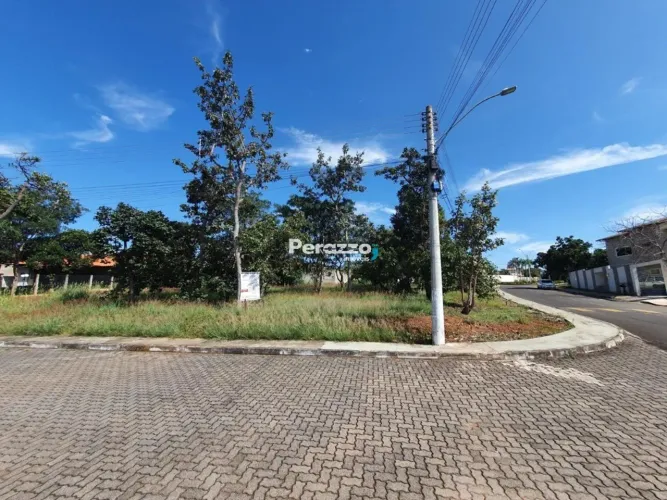 Oportunidade! Ótimo Terreno no Ecológico Parque do Mirante por R$450.000,00