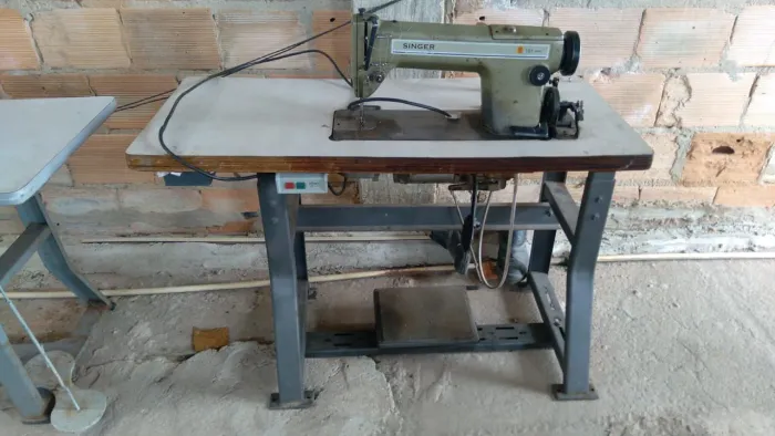 Máquina reta semi-industrial