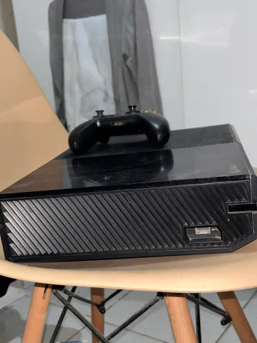 Xbox One Fat (Com Defeito / Para Peças ou Reperto) + 1 Controle