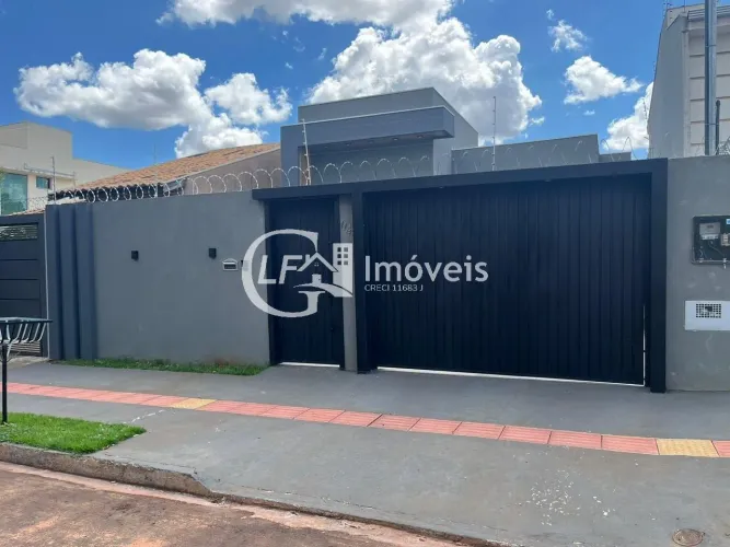 Casa à venda em Campo Grande-MS: 3 quartos, 1 suíte, 2 salas, 3 banheiros, 3 vagas de gara