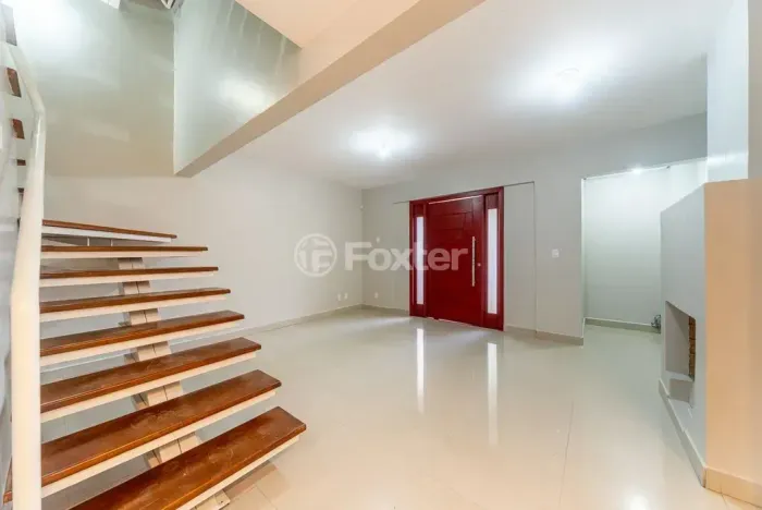 Sobrado 4 Dormitórios, Lareira e Sala Lounge com Teto de Vidro  186 m² na Chácara das Pedr