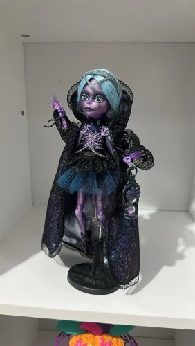 Monster High riven styxx skullector
