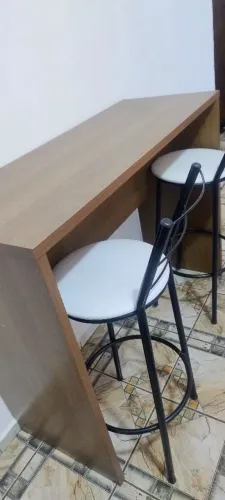 Bancada com 2 banquetas