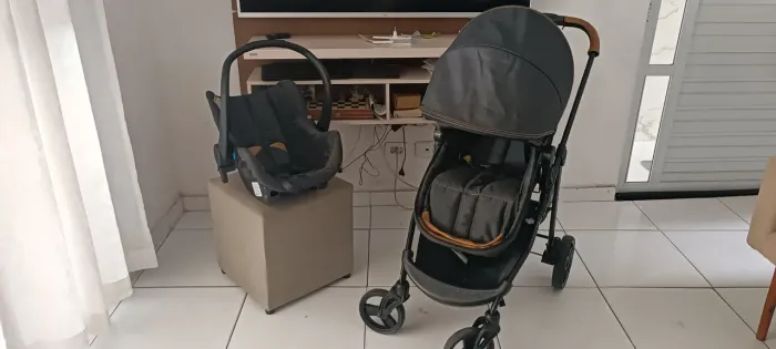 Carrinho de Bebê e Bebê conforto