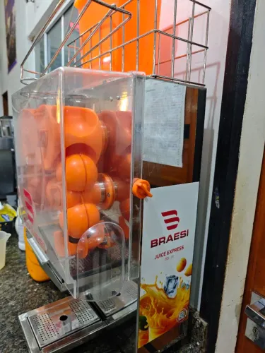 Vendo máquina de fazer suco usada três vezes