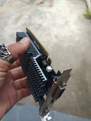 Placa de vídeo R5 220 HDMI 2gb