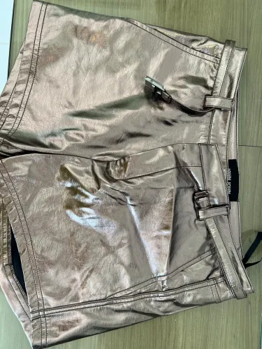 Short couro Jhon Jhon