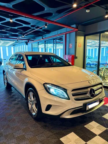 Mercedes-Benz GLA 200 Adv. 1.6/1.6 TB 16V Flex Aut. 2017