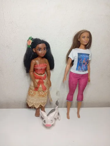 Lote bonecas Barbie e moana