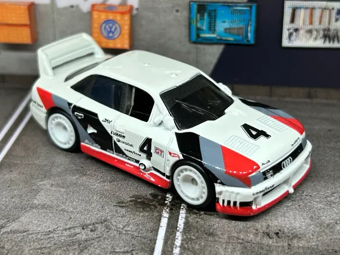 Hot Wheels Audi DTM - Rodas trocadas