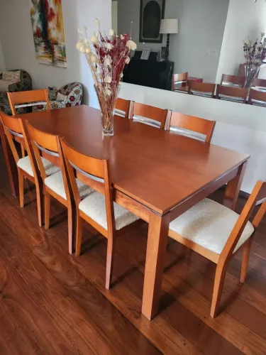Mesa de jantar com 8 cadeiras