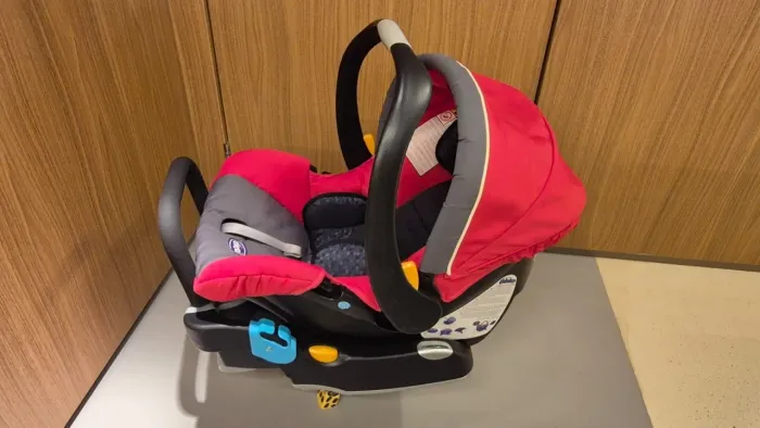 Carrinho de bebê Chicco + bebê conforto , podem ser vendidos separadamente