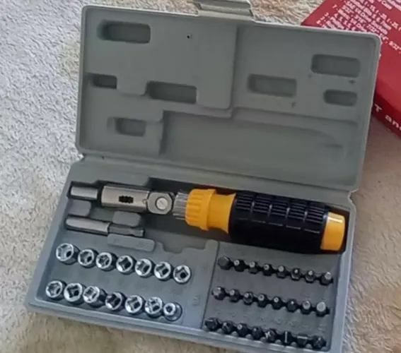 Kit Soquete 41 Peças com Maleta  R$ 40 