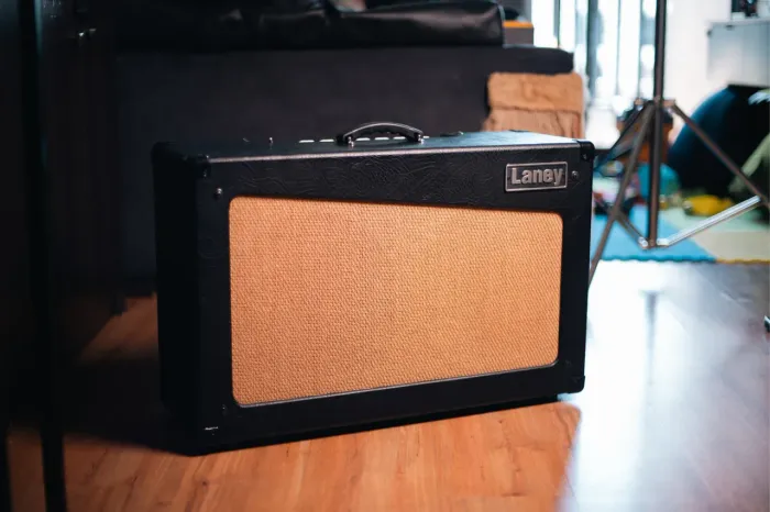 Amplificador Laney CUB 212R válvulado para guitarra