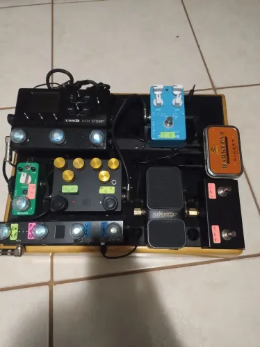 Pedaleira Hx Stomp Com Caixa + Pedais.