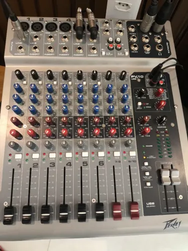 Mesa de som PEAVEY PV 10 USB nova