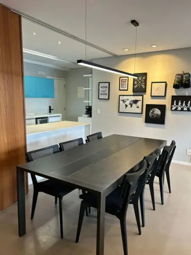 Apartamento mobiliado para aluguel com 107m², 3 dorms (1 suíte), 2 vagas, ar condicionado