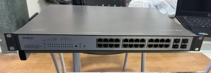 Switch gerenciável 24 portas Intelbras sg2404poe