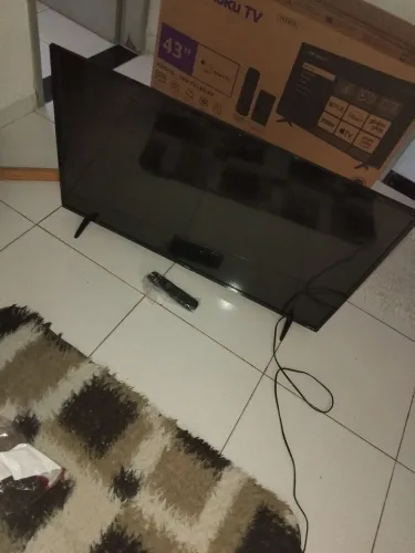 Vendo TV 43  polegadas pra conserto toda boa
