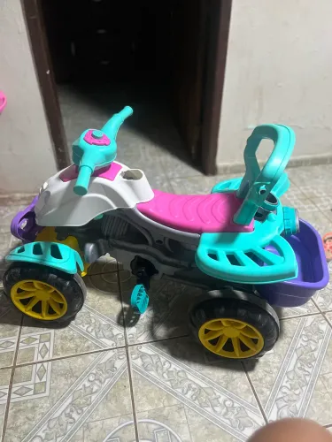 Vende se esse carro de brinquedo 