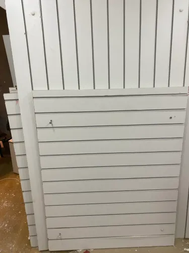 Painel canaletado e armários